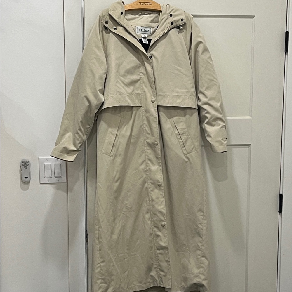 L.L. Bean Women's Cream Trench Coat Medium